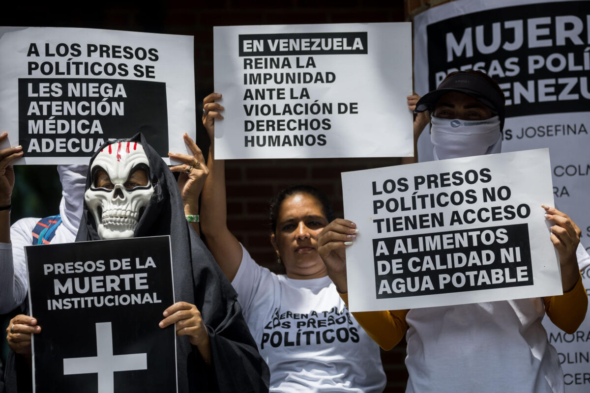 Familiares de presos políticos se concentraron frente a la Embajada de Brasil en Caracas