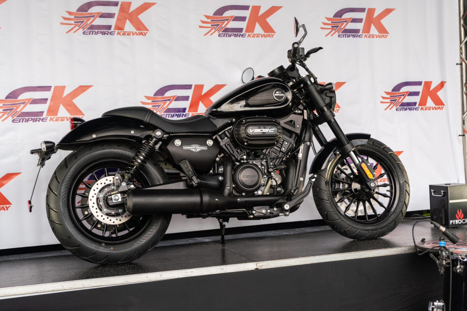 EK, Empire Keeway presentó su cruiser V302C en un test drive para conocer todos sus modelos de moto