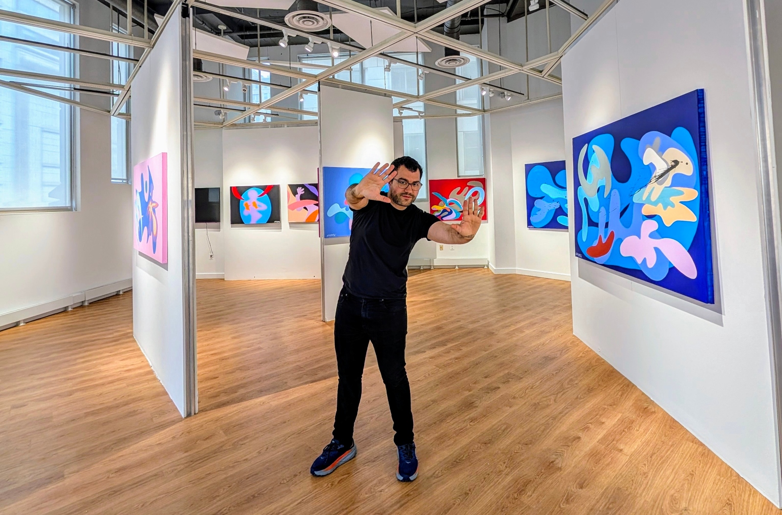 Doxa, la obra del venezolano Juan Landaeta que se exhibe en Washington y retrata los matices de la migración 