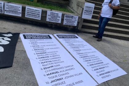 Ruta Global por la Justicia: familiares de presos políticos se concentraron frente a la Embajada de Colombia en Caracas