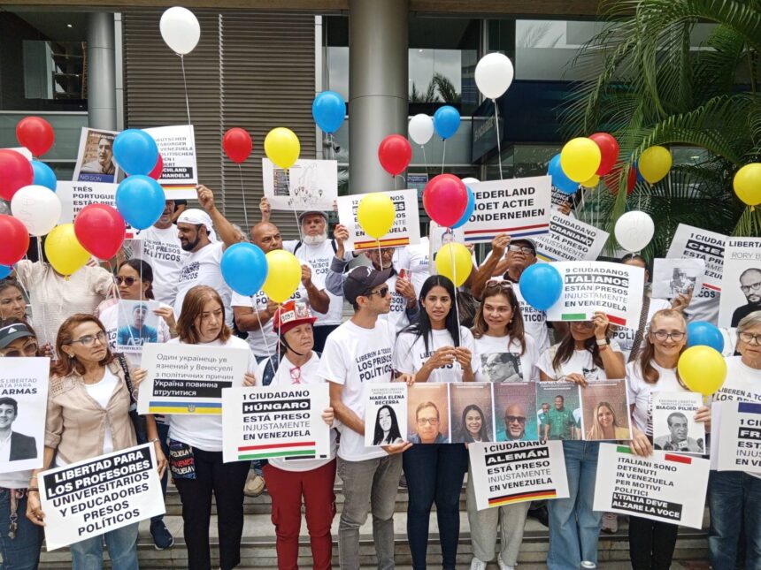 Ruta Global por la Justicia: familiares de presos políticos se concentraron frente a la sede de la Unión Europea en Caracas
