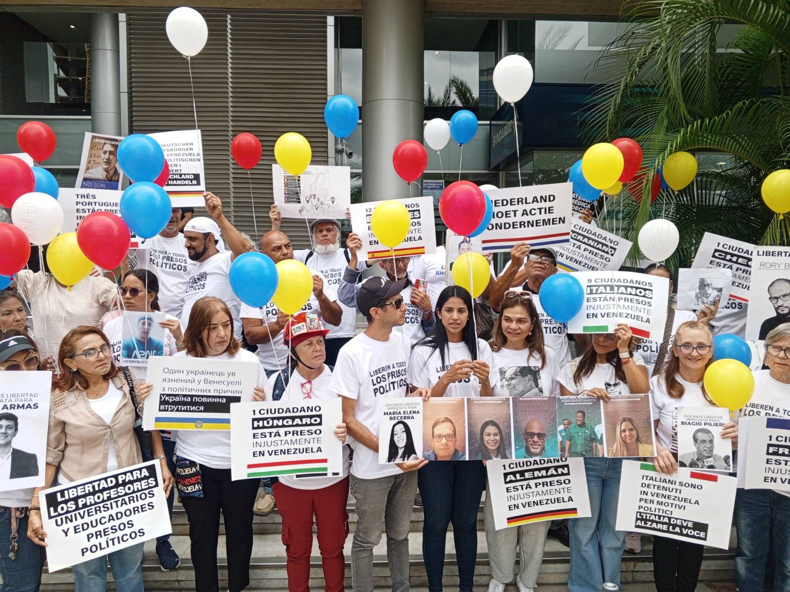Ruta Global por la Justicia: familiares de presos políticos se concentraron frente a la sede de la Unión Europea en Caracas