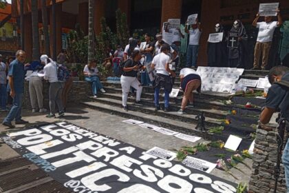 Ruta Global por la Justicia: familiares de presos políticos protestan frente a la Embajada de México en Caracas