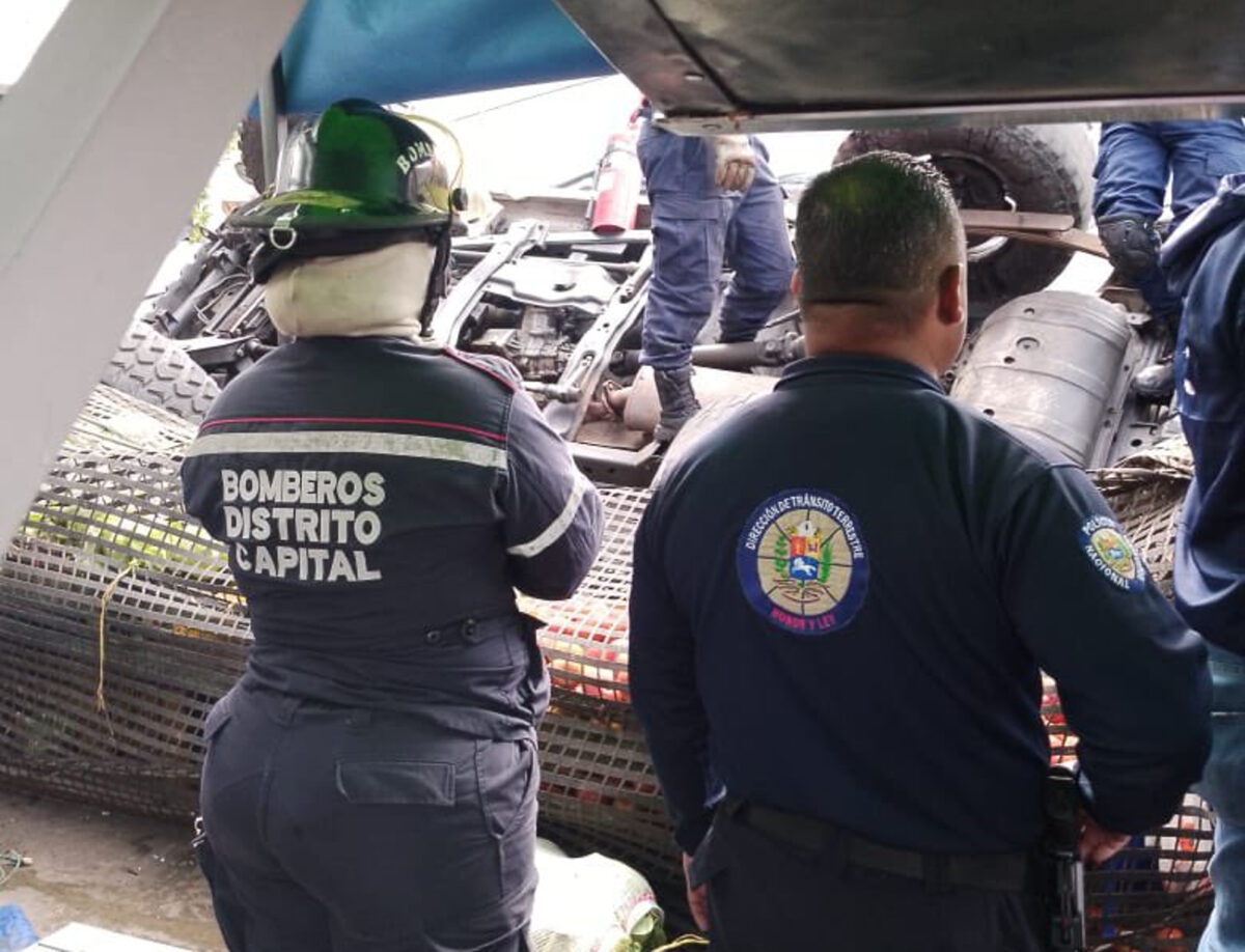 Reportaron la caída de un carro en la avenida Francisco de Miranda en Caracas