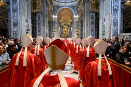 Oficiaron misa de inicio del cónclave para dar inicio al encierro de los cardenales