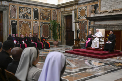 El papa León XIV nombró a una mujer como secretaria del dicasterio de Institutos de Vida Consagrada