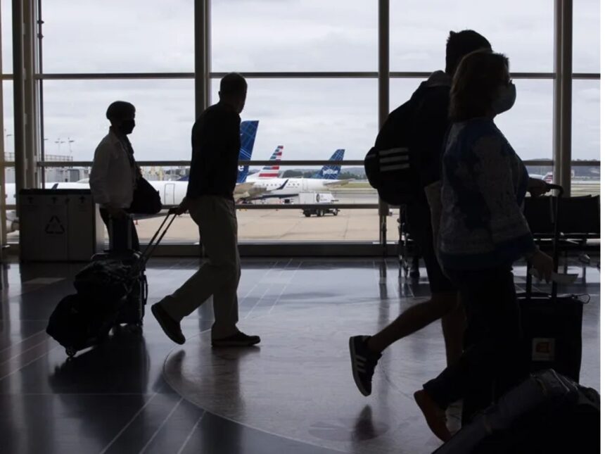 Entró en vigencia el uso del REAL ID: ¿qué es y por qué será necesario para viajar en avión dentro de EE UU?