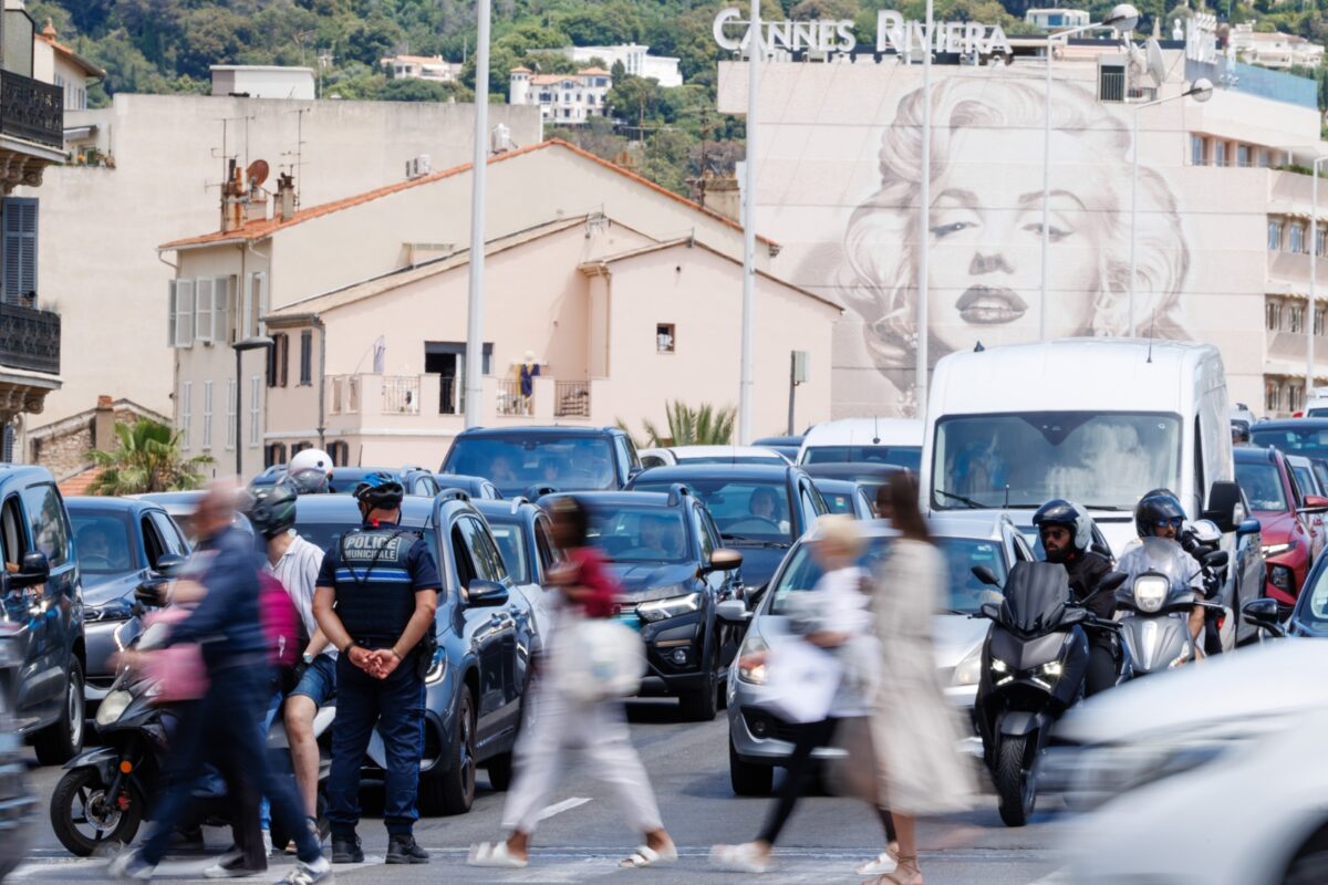 En imágenes: así se vivió el apagón en Cannes durante el cierre del festival de cine en Francia