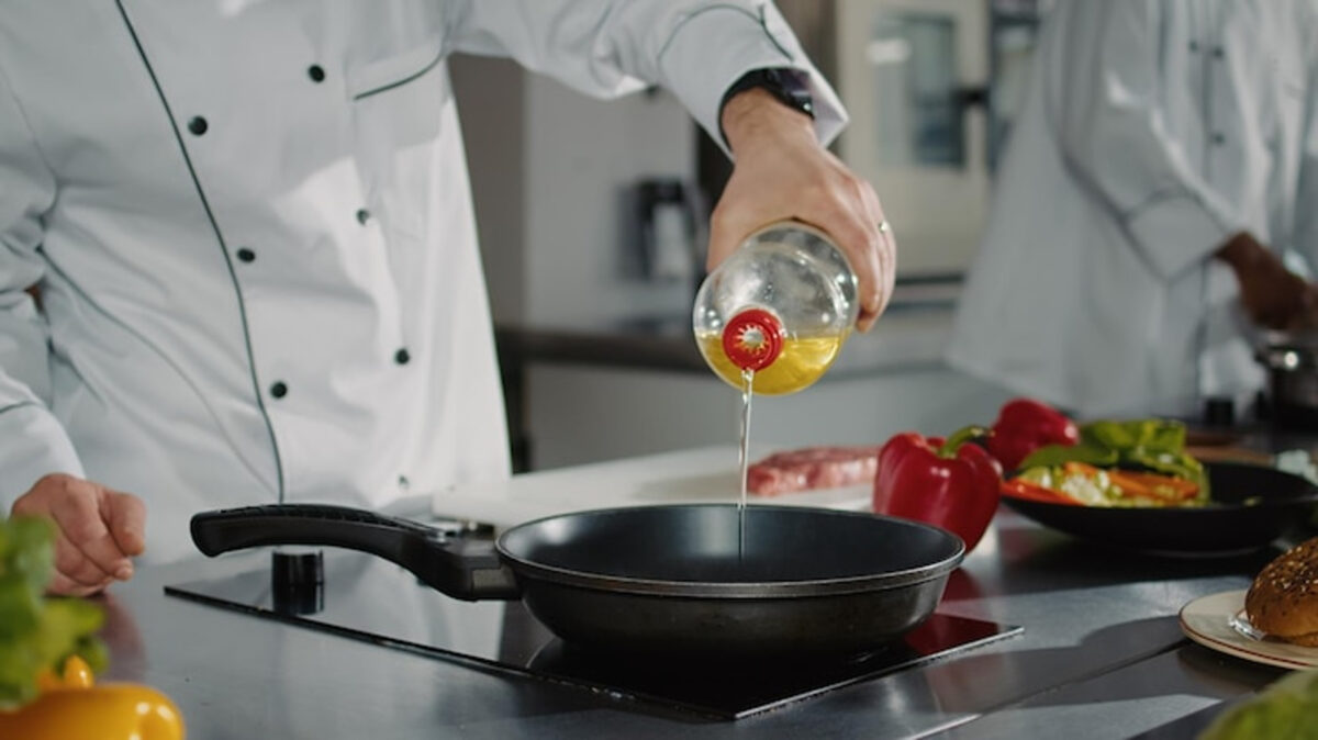 Con qué es más saludable cocinar: manteca de cerdo vs. aceite vegetal