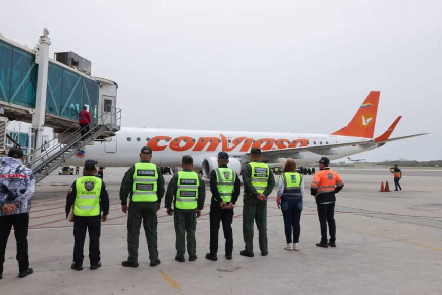 Llegó a Venezuela un vuelo con 90 migrantes deportados desde EE UU
