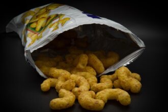 Estudio reveló que consumir diariamente alimentos ultraprocesados eleva el riesgo de enfermedades graves 