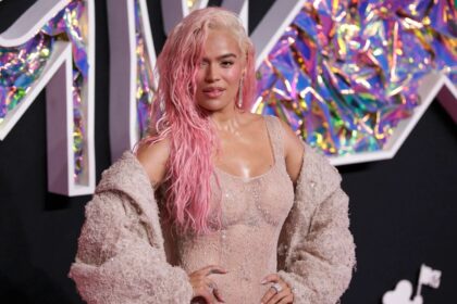 Karol G se sincera sobre su enfermedad en el documental: "Tengo una condición médica que causa aumento de peso"