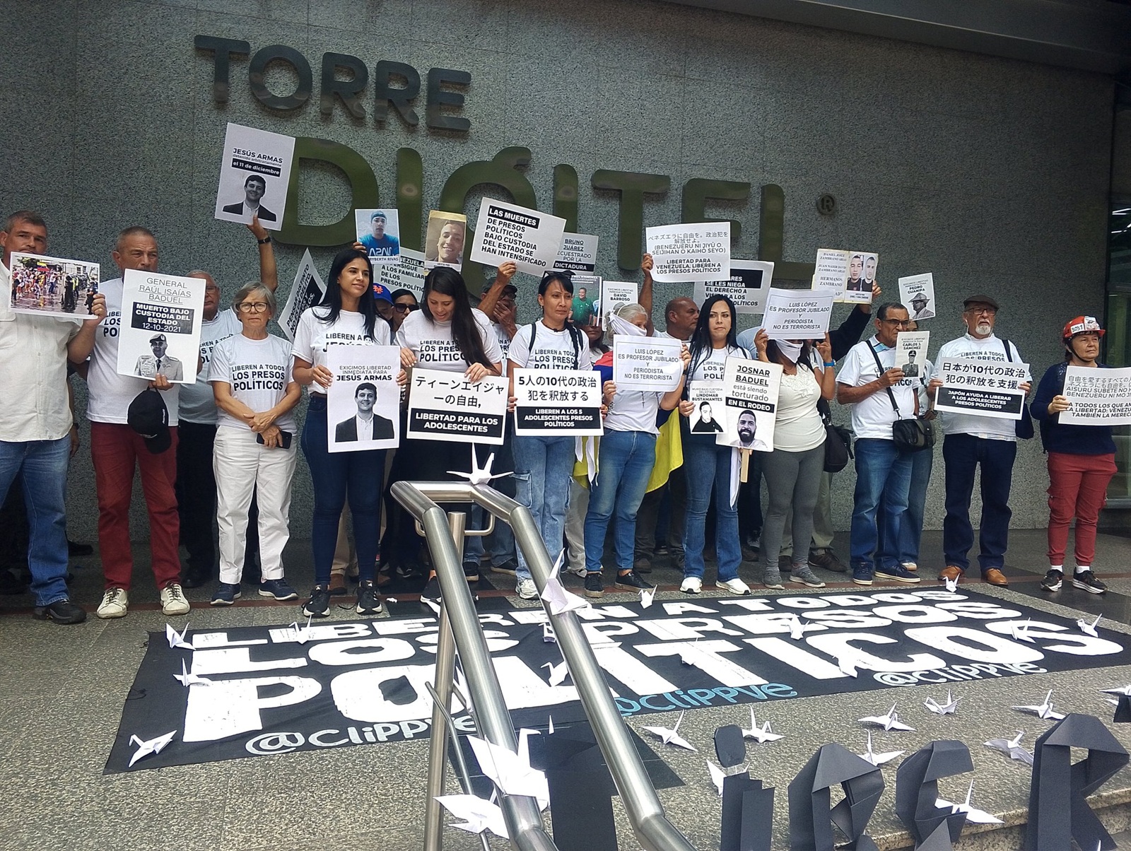 Familiares de presos políticos manifestaron frente a la Embajada de Japón en Caracas