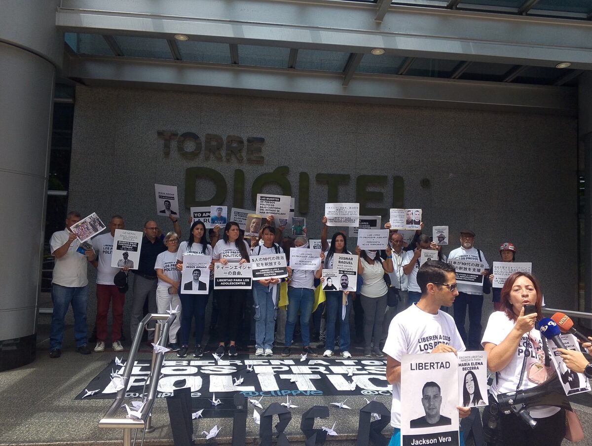 Familiares de presos políticos manifestaron frente a la Embajada de Japón en Caracas