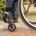 Un paciente parapléjico vuelve a andar gracias a la neuroestimulación de la médula
