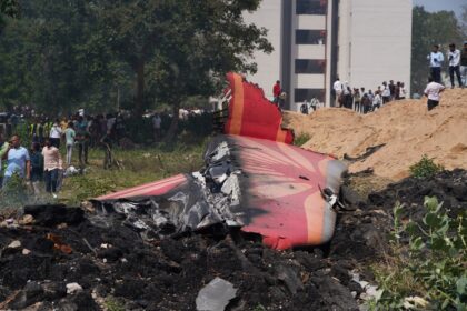 Se estrelló un avión comercial en India con más de 240 personas a bordo