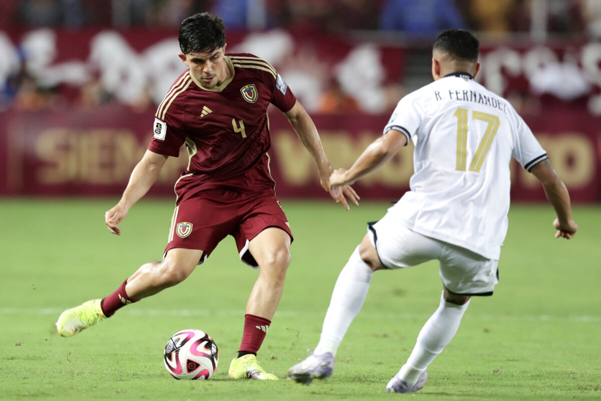 Venezuela venció 2-0 a Bolivia en Maturín y defiende su lugar en el repechaje