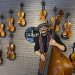 De tocar en la Sinfónica Juvenil de Caracas a abrir una tienda de música en España