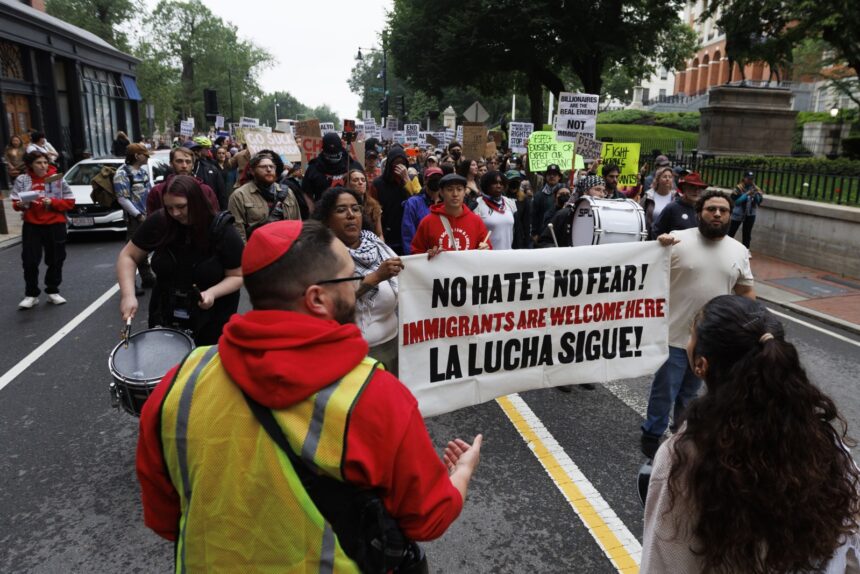 Protestas contra las redadas del ICE se extendieron a más de 20 ciudades de Estados Unidos