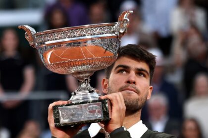 El tenista español Carlos Alcaraz se coronó campeón del torneo Roland Garros 2025