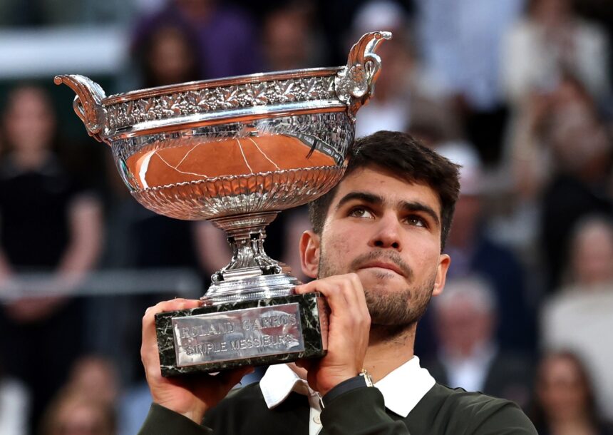 El tenista español Carlos Alcaraz se coronó campeón del torneo Roland Garros 2025