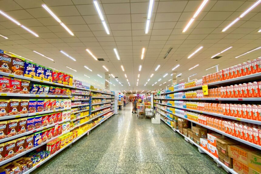 Lo que gastan los migrantes venezolanos en un mercado básico en ocho países de América
