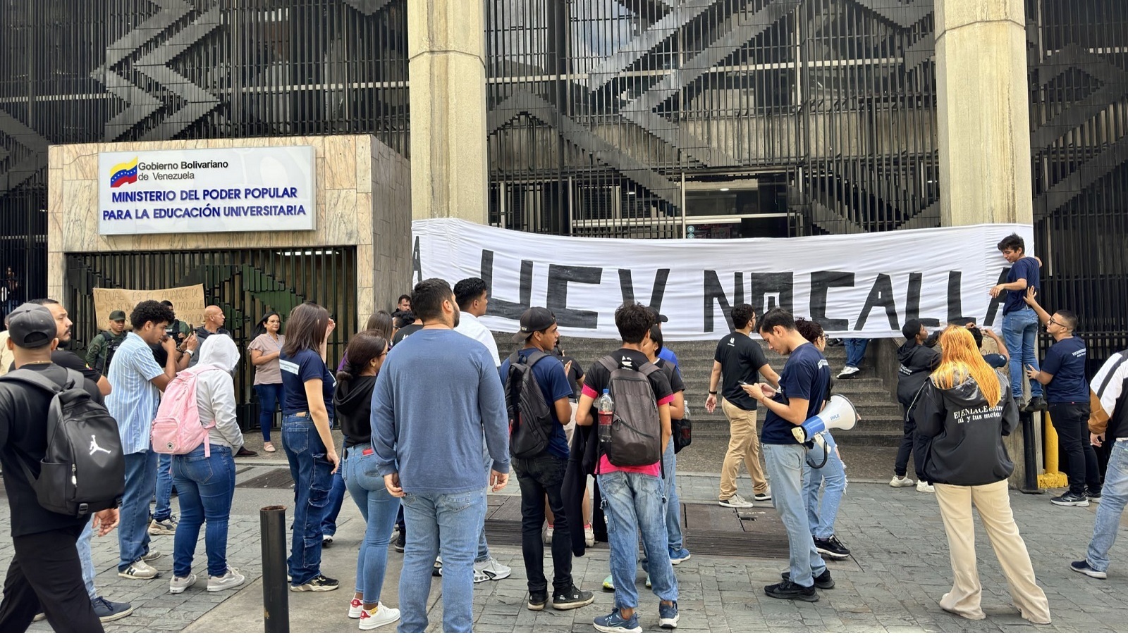 Estudiantes de la FCU-UCV protestan en Caracas por la suspensión de las pruebas internas
