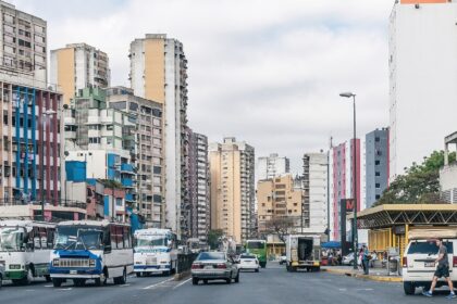 Reportaron el cierre parcial de la avenida San Martín en Caracas