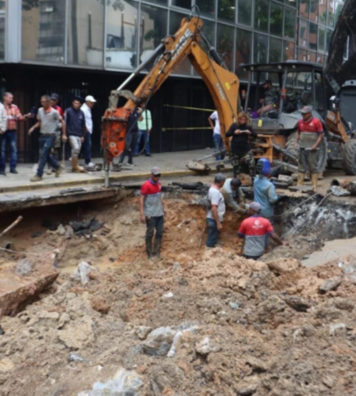Cerraron la avenida Francisco Solano por el hundimiento de un tramo
