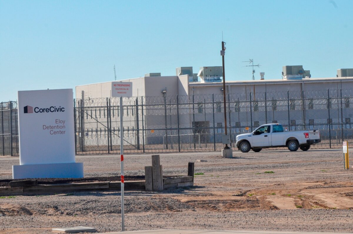 Denuncian condiciones inhumanas en centros de detención de migrantes en Estados Unidos
