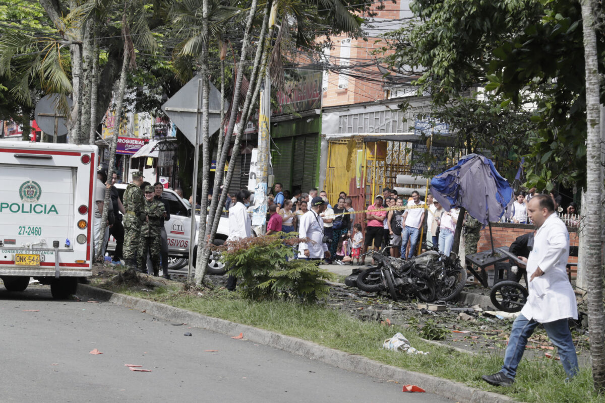 Atentados con bombas en Colombia dejaron un muerto y varios heridos