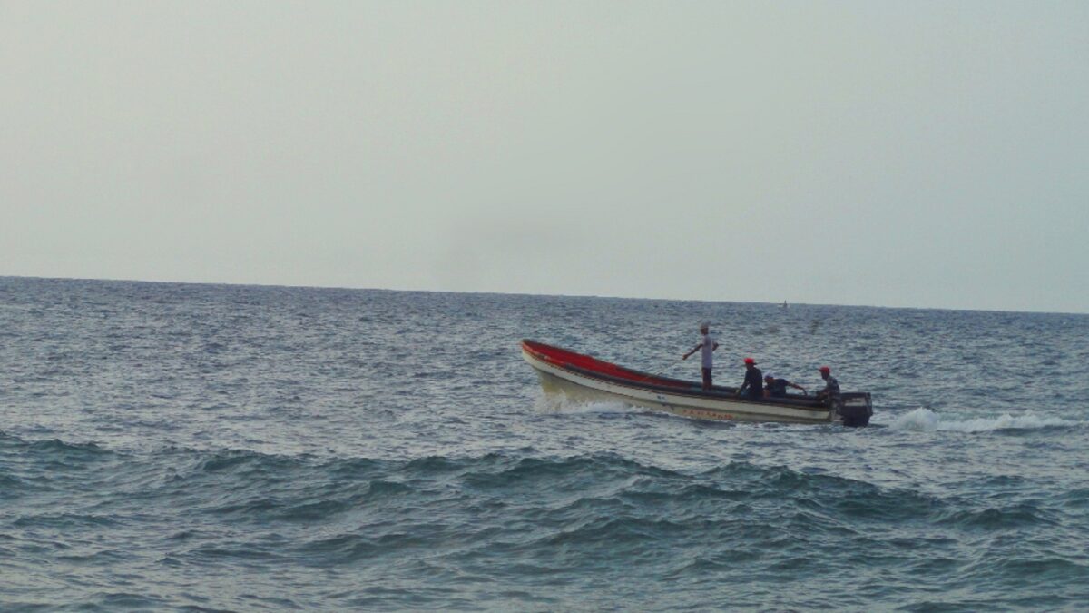 Familiares de pescadores desaparecidos en Falcón solicitan apoyo aéreo para continuar con la búsqueda