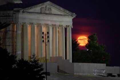 Luna de fresa: cuándo ocurrirá y cómo verla desde Venezuela
