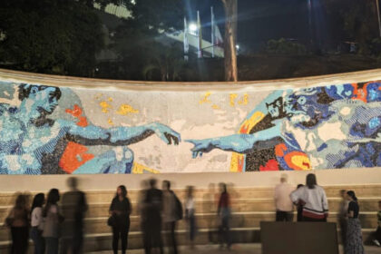 La Creación de Adán: el mural que Oscar Olivares inauguró en el Centro Italiano Venezolano de Caracas