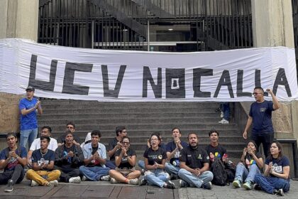 Estudiantes de la FCU-UCV protestan en Caracas por la suspensión de las pruebas internas