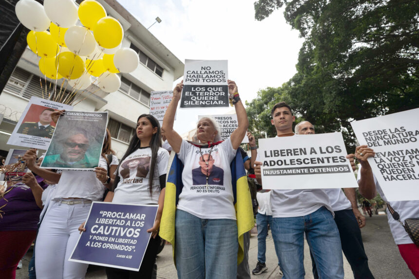 HRW denuncia "puerta giratoria" en cárceles de Venezuela un año después de las elecciones presidenciales Así transcurren las protestas de Clippve en las sedes de la Nunciatura Apostólica en Venezuela y otros países