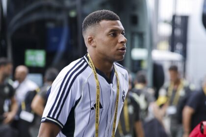 Investigan a Mbappé por donaciones económicas a cinco policías franceses 