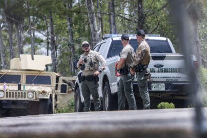 Trump inauguró Alligator Alcatraz, el nuevo centro de detención para migrantes en EE UU