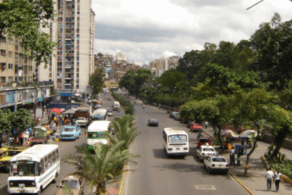Reportaron un incendio en un edificio de la avenida Sucre en Caracas
