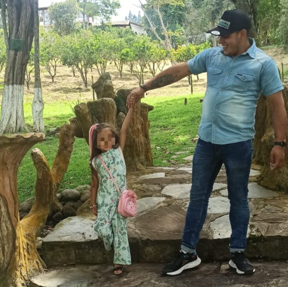 Rehenes del Cecot | Carlos solo anhelaba llegar al cumpleaños de su hija