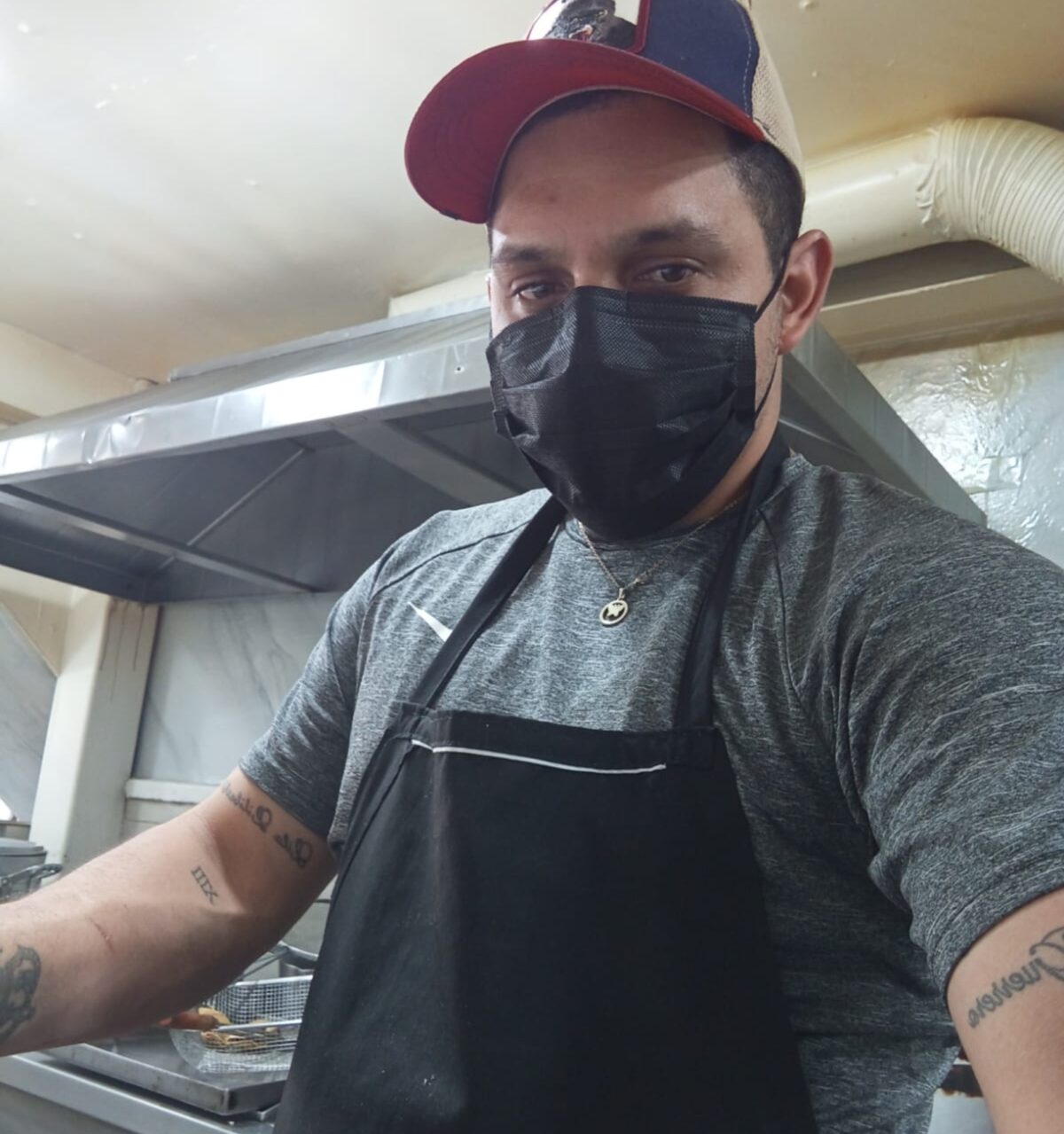 Rehenes del Cecot | Carlos solo anhelaba llegar al cumpleaños de su hija