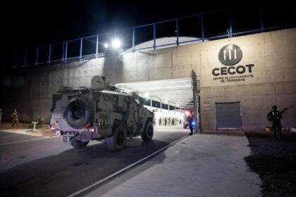 Rehenes del Cecot  | Detrás de la megacárcel donde se apagan las voces de los venezolanos deportados