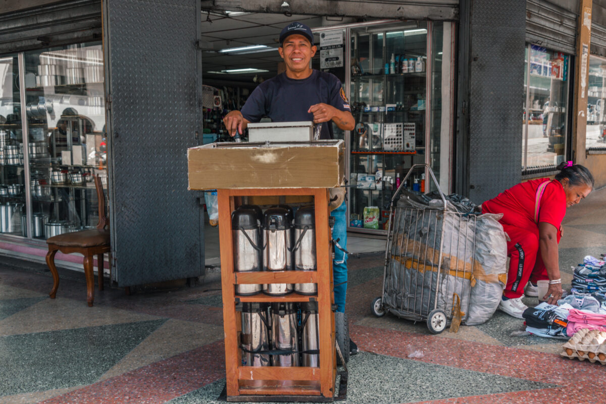 Café a pie de calle: retratos de los vendedores caraqueños