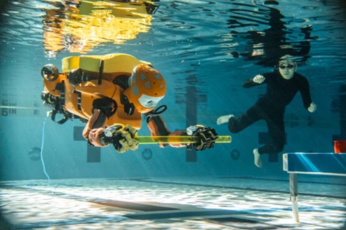 Así es OceanOneK, el robot humanoide que permite “tocar” el fondo marino