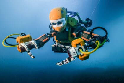 Así es OceanOneK, el robot humanoide que permite “tocar” el fondo marino