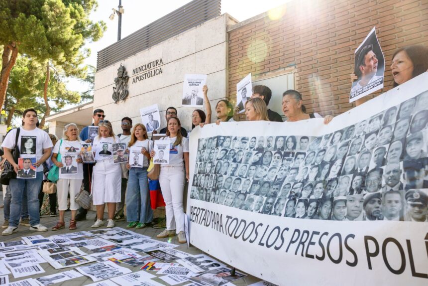 Así transcurren las protestas de Clippve en las sedes de la Nunciatura Apostólica en Venezuela y otras países