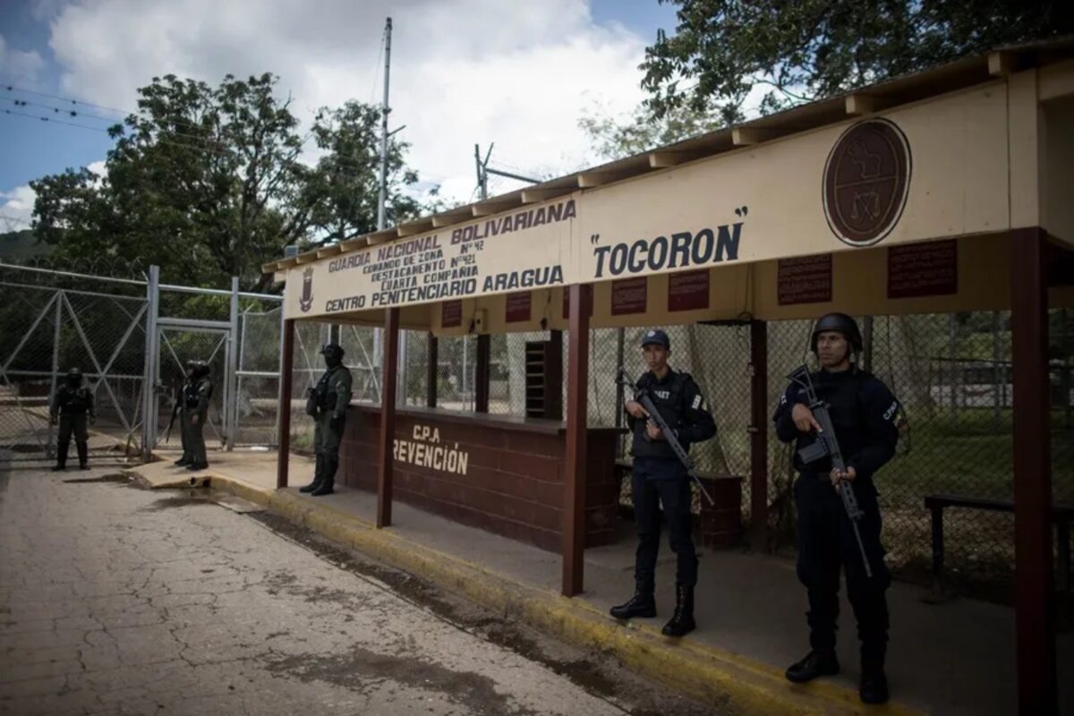 Rehenes del Cecot | El Tren de Aragua y su peso en la estigmación de la migración venezolana 