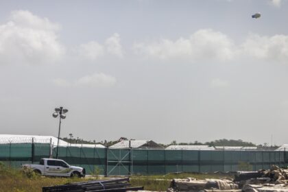 “La única opción que te dan es la deportación”: migrantes denunciaron las condiciones en Alligator Alcatraz