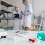Descubrieron cómo bloquear la molécula que provoca metástasis en pacientes con cáncer de mama