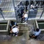 Rehenes del Cecot | Sin defensa ni juicio: las deportaciones de venezolanos al Cecot violan principios legales y derechos humanos básicos